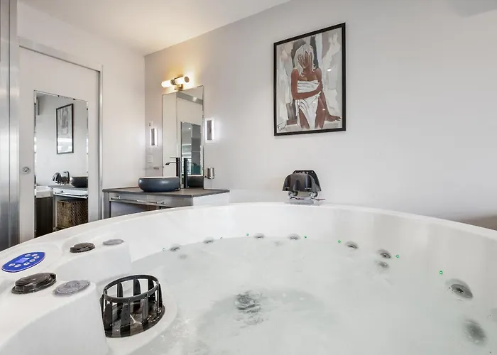 Jacuzzi Naturist Wifi Port Nature 1 * アグド